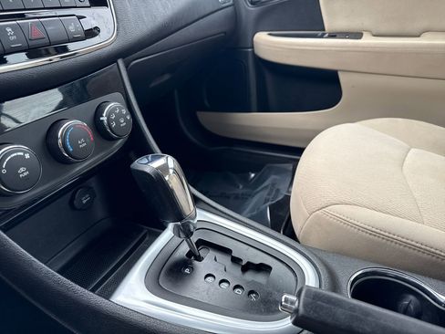 Used 2012 Chrysler 200 LX image 22