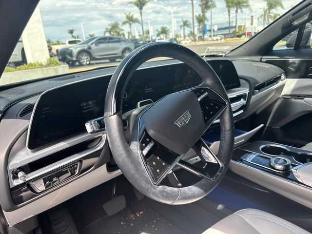Certified 2024 Cadillac Lyriq Luxury AWD/4WD image 7