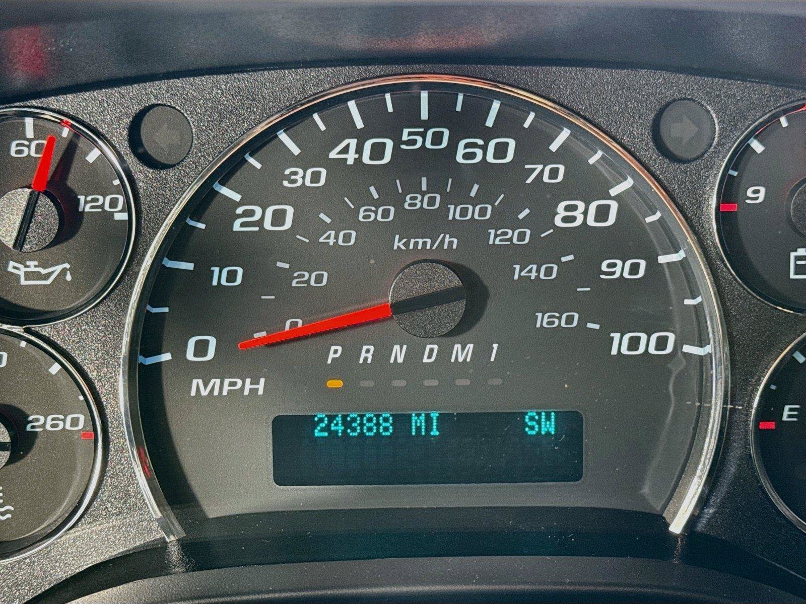 Used 2025 Chevrolet Express 3500 LT w/ LT Preferred Equipment Group RWD image 6