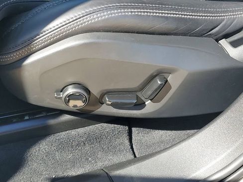 Used 2022 Volvo XC60 T8 Inscription w/ Advanced Package image 12