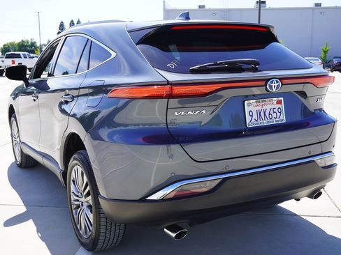Used 2023 Toyota Venza XLE AWD/4WD image 12