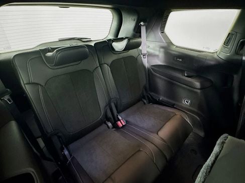 New 2025 Jeep Grand Cherokee L Laredo image 29