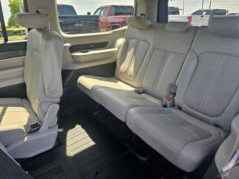 Used 2023 Jeep Wagoneer Series III w/ Preferred Equipment Group AWD/4WD image 48