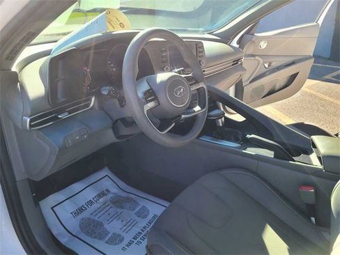 Used 2023 Hyundai Elantra SEL image 12