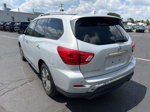 Used 2019 Nissan Pathfinder SL FWD image 8
