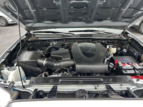 Used 2022 Toyota Tacoma TRD Off-Road w/ Technology Package image 13