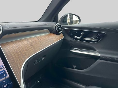 Used 2024 Mercedes-Benz GLC 300 4MATIC image 27