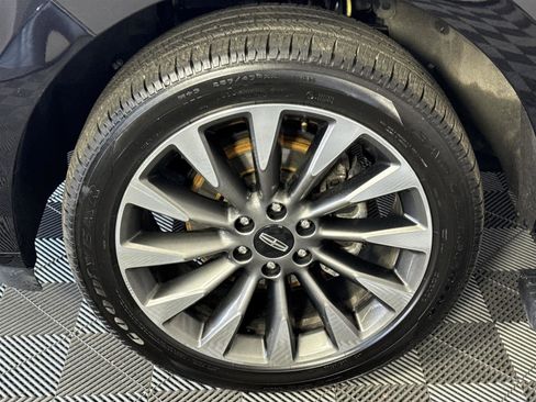 Used 2019 Lincoln Navigator Select image 10