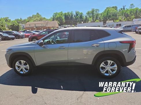 Used 2024 Chevrolet Trax LS FWD image 4