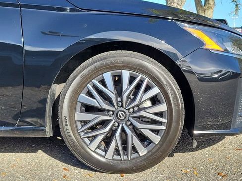 Used 2024 Nissan Altima 2.5 SV image 6