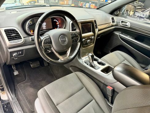 Used 2021 Jeep Grand Cherokee Laredo AWD/4WD image 12