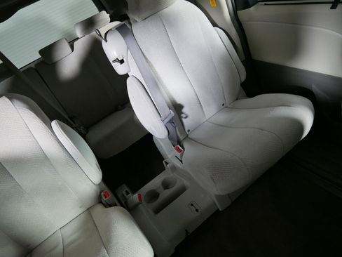 Used 2012 Toyota Sienna LE image 14