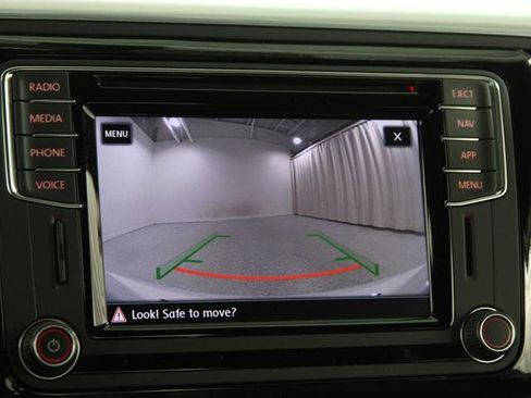 Used 2019 Volkswagen Beetle 2.0T SE image 13