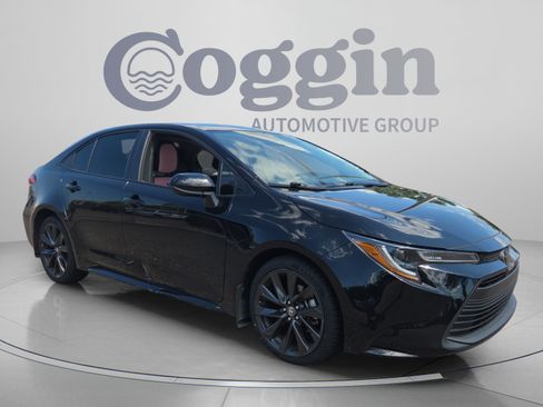 Used 2025 Toyota Corolla LE FWD image 5