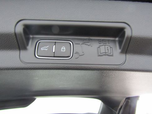 Used 2023 Ford Explorer XLT w/ Equipment Group 202A image 8