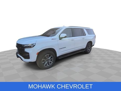 Used 2024 Chevrolet Suburban Z71 w/ Luxury Package AWD/4WD image 4