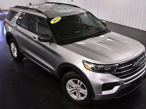 Used 2023 Ford Explorer XLT image 13