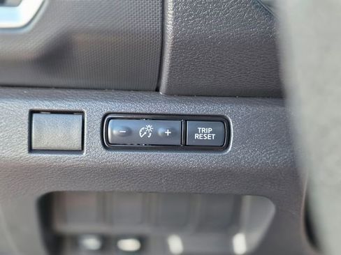 Used 2023 Nissan Frontier SV AWD/4WD image 36