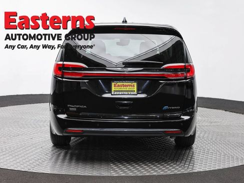 Used 2024 Chrysler Pacifica Limited FWD image 6