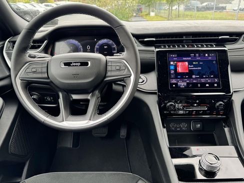 New 2025 Jeep Grand Cherokee L Altitude AWD/4WD image 18