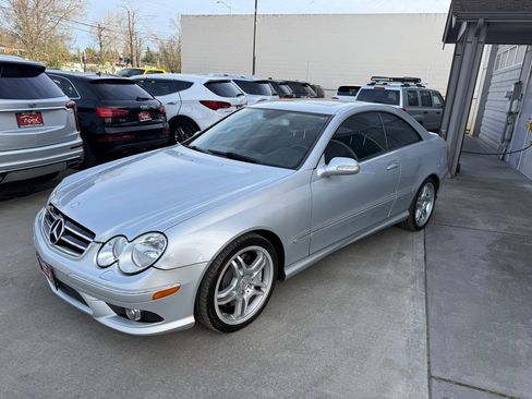 Used 2009 Mercedes-Benz CLK 550 Coupe w/ Premium I Pkg image 3