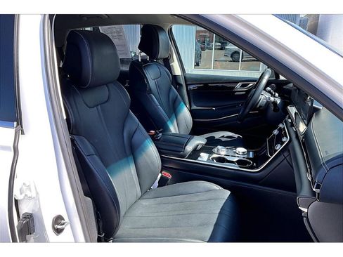 Used 2024 Chrysler Pacifica Touring-L FWD image 8
