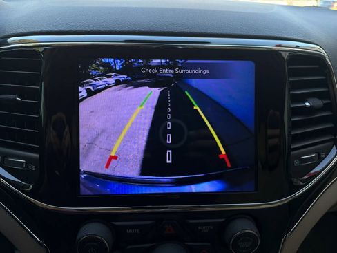 Used 2021 Jeep Grand Cherokee Limited w/ Trailer Tow Group IV image 32