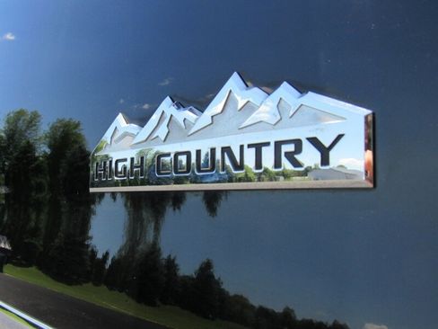 Used 2015 Chevrolet Silverado 2500 High Country w/ Duramax Plus Package AWD/4WD image 9