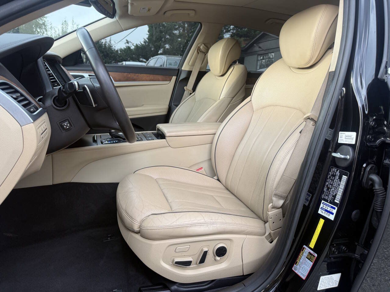 Used 2015 Hyundai Genesis 5.0 RWD image 9