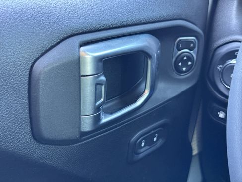 Used 2023 Jeep Wrangler Unlimited image 23