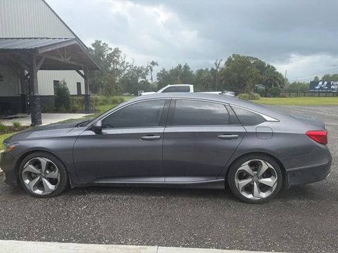 Used 2018 Honda Accord Touring image 2
