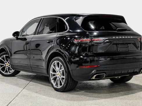 Used 2019 Porsche Cayenne Sport Utility 4D image 8