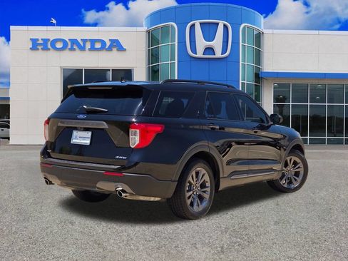 Used 2021 Ford Explorer XLT w/ Equipment Group 202A AWD/4WD image 3