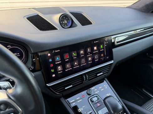 Used 2023 Porsche Cayenne Platinum Edition image 24