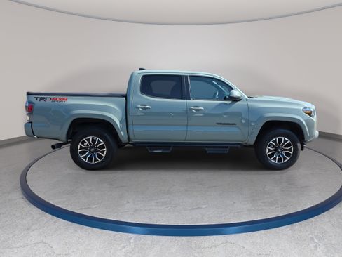 Used 2023 Toyota Tacoma TRD Sport w/ TRD Premium Sport Package AWD/4WD image 4