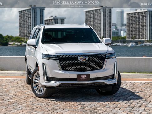 Used 2024 Cadillac Escalade ESV Luxury AWD/4WD image 2