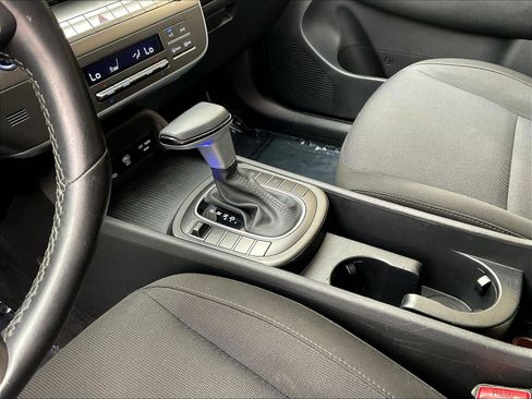 Certified 2025 Hyundai Kona SEL AWD/4WD image 18