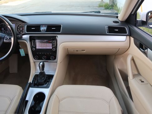 Used 2013 Volkswagen Passat TDI SE FWD image 15