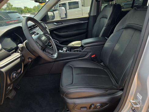 Used 2023 Jeep Grand Cherokee Limited w/ Luxury Tech Group II AWD/4WD image 5