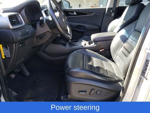 Used 2017 Kia Sorento LX w/ LX Convenience Package image 15