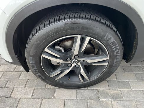 Used 2025 Volvo XC40 B5 Core image 12