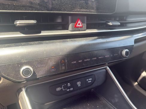 Used 2025 Kia Carnival image 20