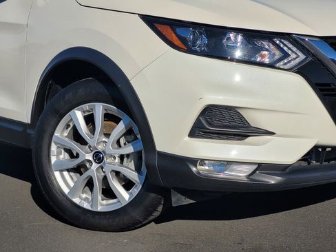 Certified 2022 Nissan Rogue Sport SV image 3