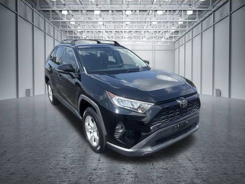 Used 2019 Toyota RAV4 XLE w/ Convenience Package FWD image 7