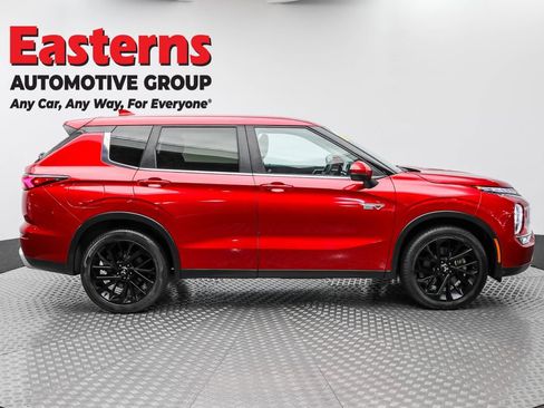 Used 2023 Mitsubishi Outlander SE image 4