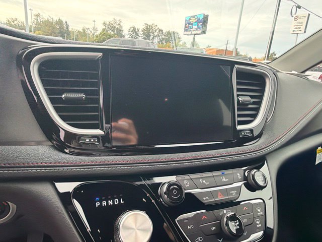 New 2027 Chrysler Pacifica Select AWD/4WD image 26