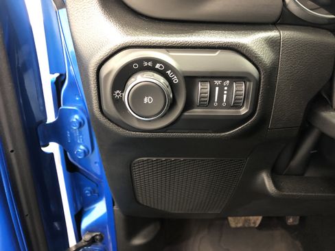 Certified 2022 Jeep Wrangler Unlimited Sport image 18