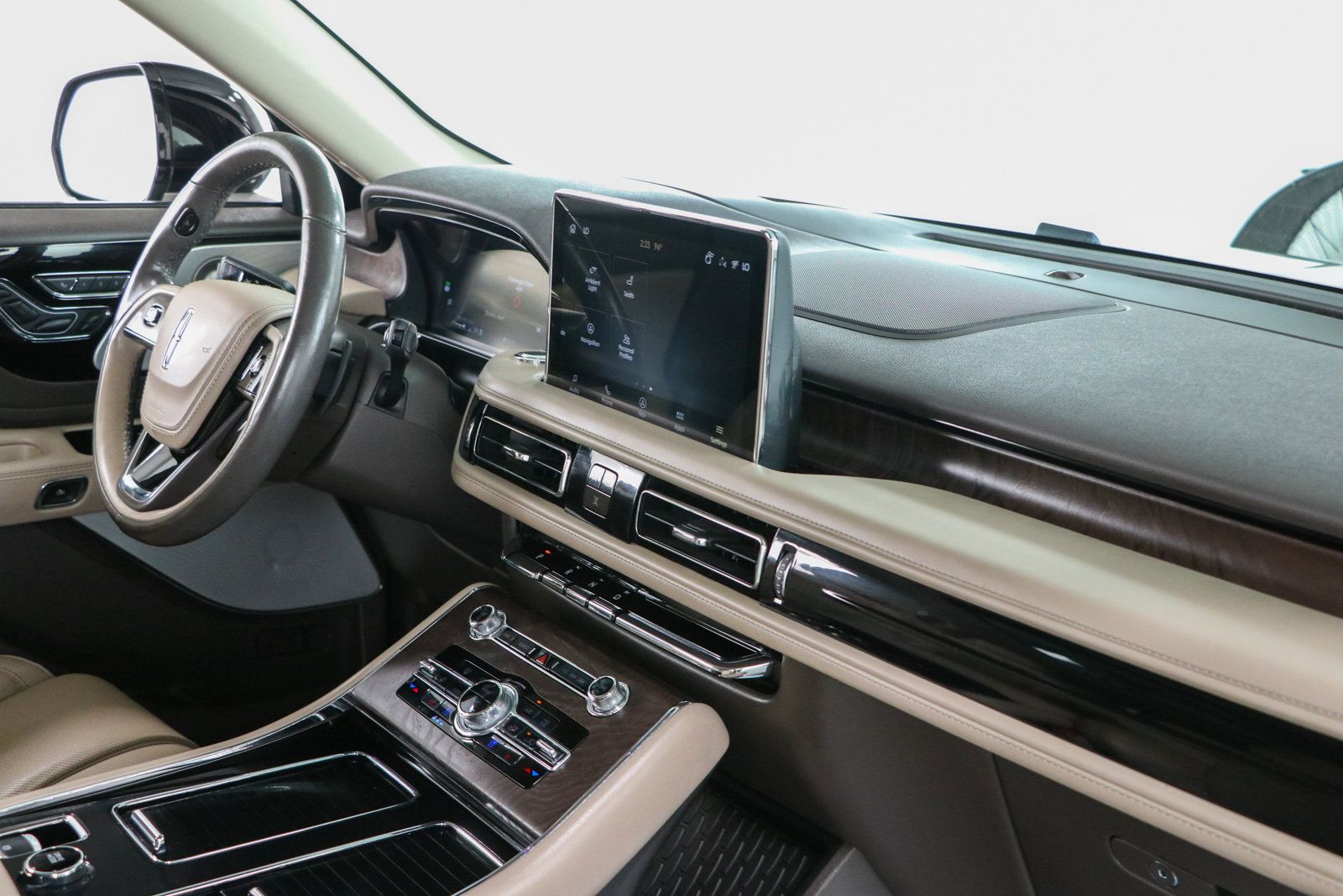 Used 2023 Lincoln Aviator Reserve w/ Equipment Group 201A AWD/4WD image 28