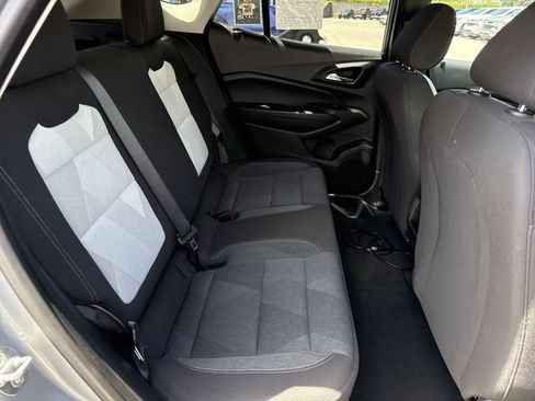 Used 2024 Chevrolet Trax LS w/ LS Convenience Package FWD image 25