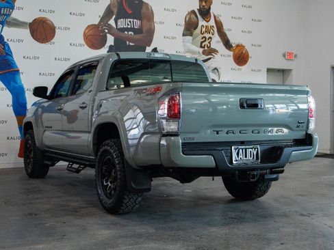 Used 2022 Toyota Tacoma TRD Sport AWD/4WD image 22